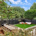 Prestigious Avenue Foch Apartment With Private Garden