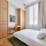 Prestigious Avenue Foch Apartment With Private Garden