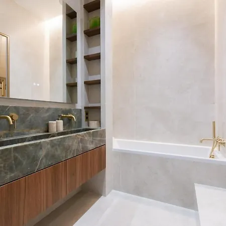 Prestigious Avenue Foch With Private Garden Appartamento *